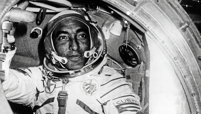 Arnaldo Tamayo Mendez – The First Black Man in Space Was Cuban Arnaldo Tamayo Mendez