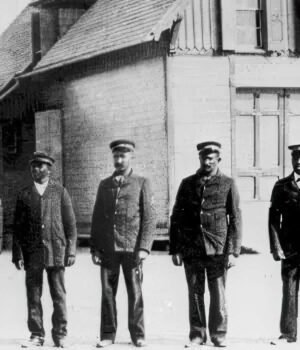 The Pea Island Lifesaving Crew – The All-Black Lifesaving Crew Who Defied the Sea and Segregation Pea Island Lifesaving Crew 6