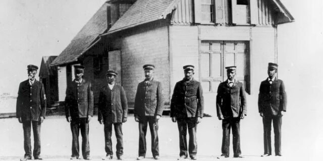 The Pea Island Lifesaving Crew – The All-Black Lifesaving Crew Who Defied the Sea and Segregation Pea Island Lifesaving Crew 6
